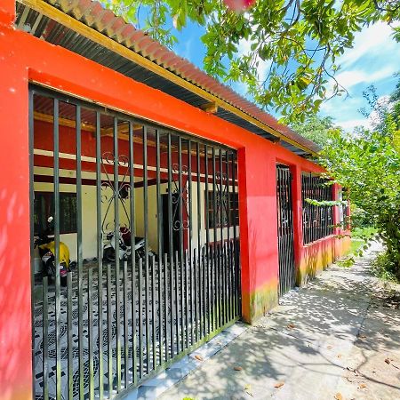 Apartamentos cerca al Aeropuerto Leticia Bagian luar foto
