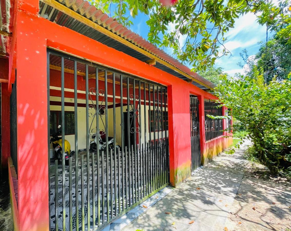 Apartamentos cerca al Aeropuerto Leticia Bagian luar foto